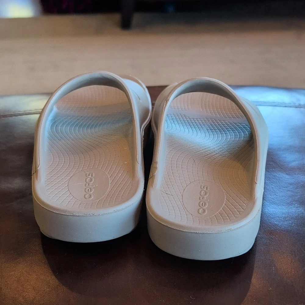 Oofos Grey Slides 7 - Picture 3 of 11